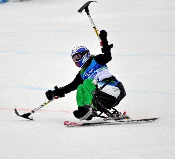 Alpiner Skibewerb - sitzend - bei den Paralympischen Winterspielen