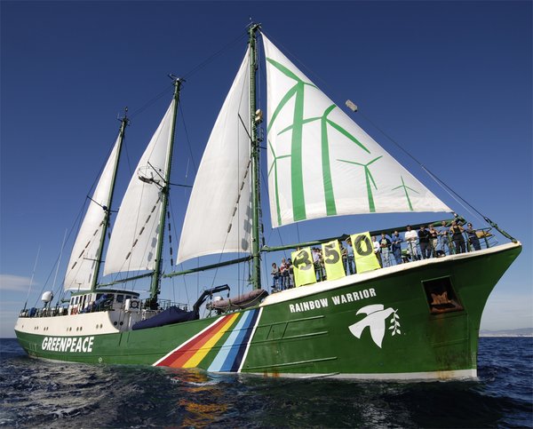 das Schiff Rainbow Warrior von Greenpeace