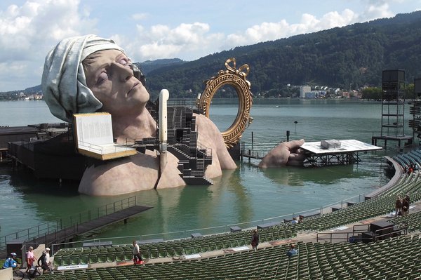tolles Bühnenbild der Seebühne Bregenz