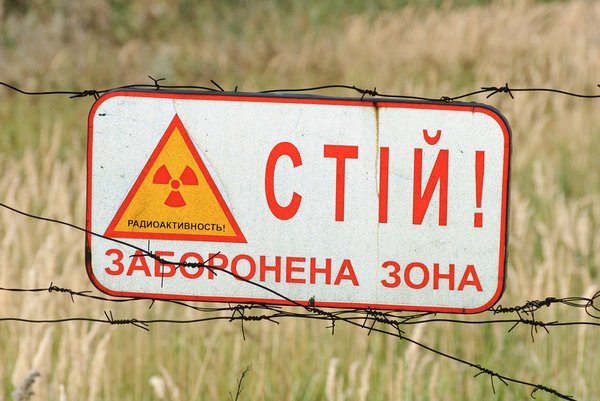 Absperrung der Zone um Tschernoby mit Hinweis auf die Radioaktivität
