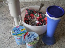 Zutaten für das Waldbeer-Jogurt-Eis