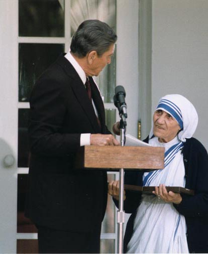 Mutter Teresa bei Reagan
